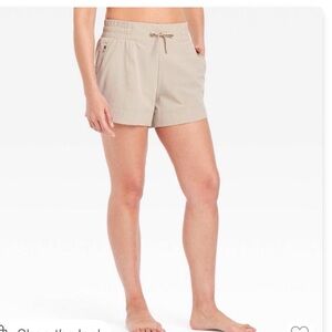 Women’s Active Lite All in Motion Mid-Rise Shorts Medium New Tan